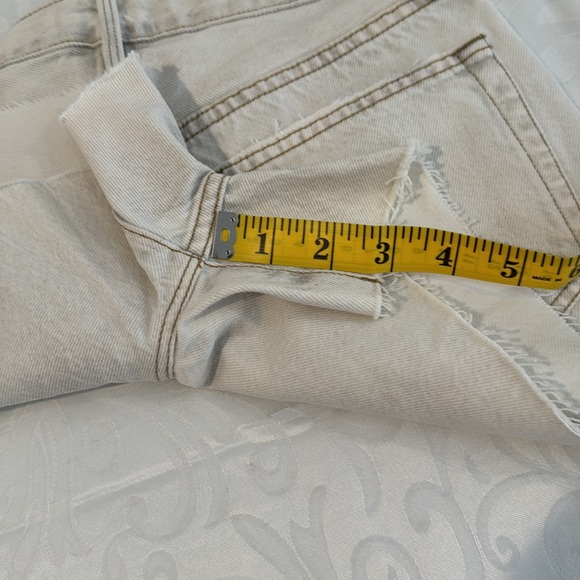 Frame Le Brigette High Waist Raw Hem Denim Shorts - Picture 15 of 16